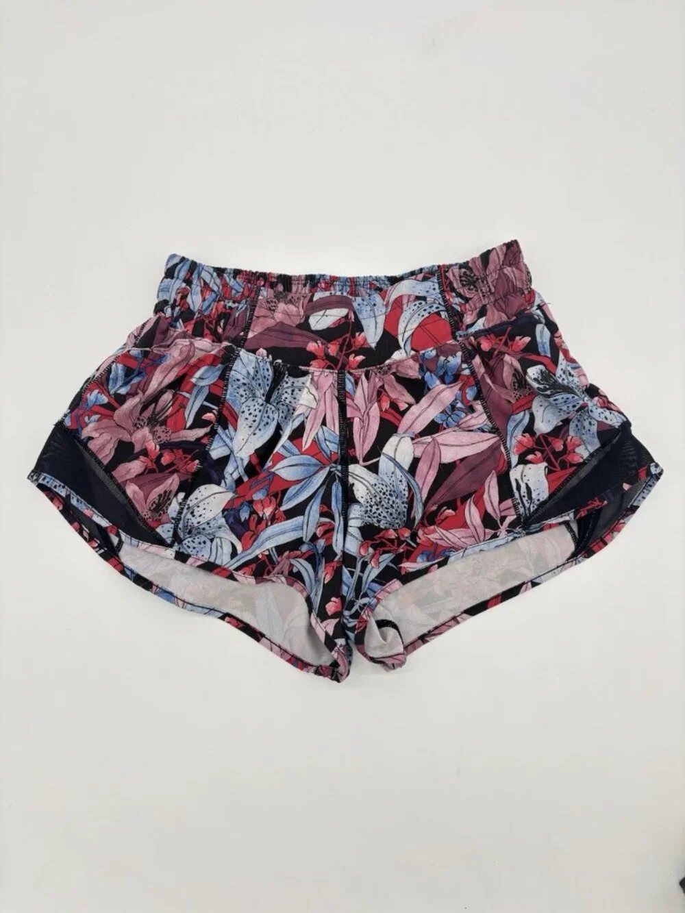 Lululemon Hotty Hot Shorts Lush Lillies 2.5” Womens Size 2